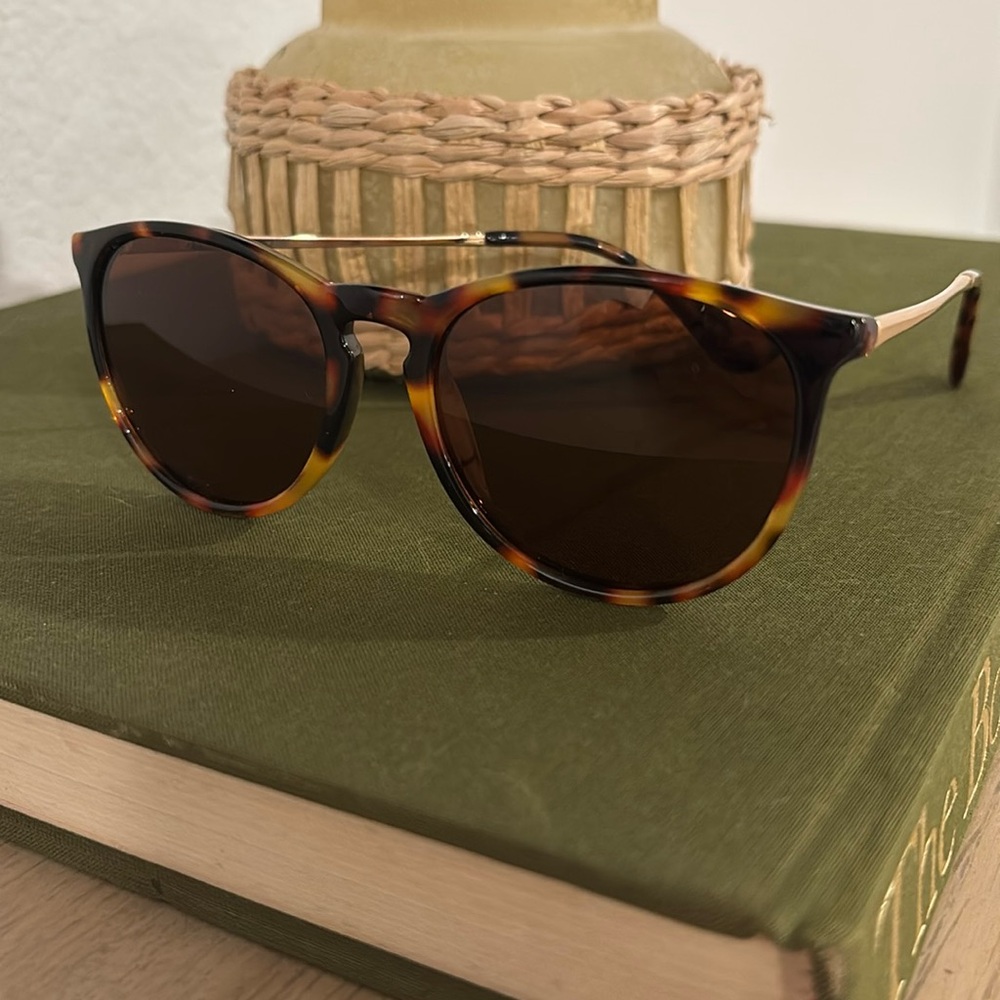 Stylish Tortoiseshell Sunglasses